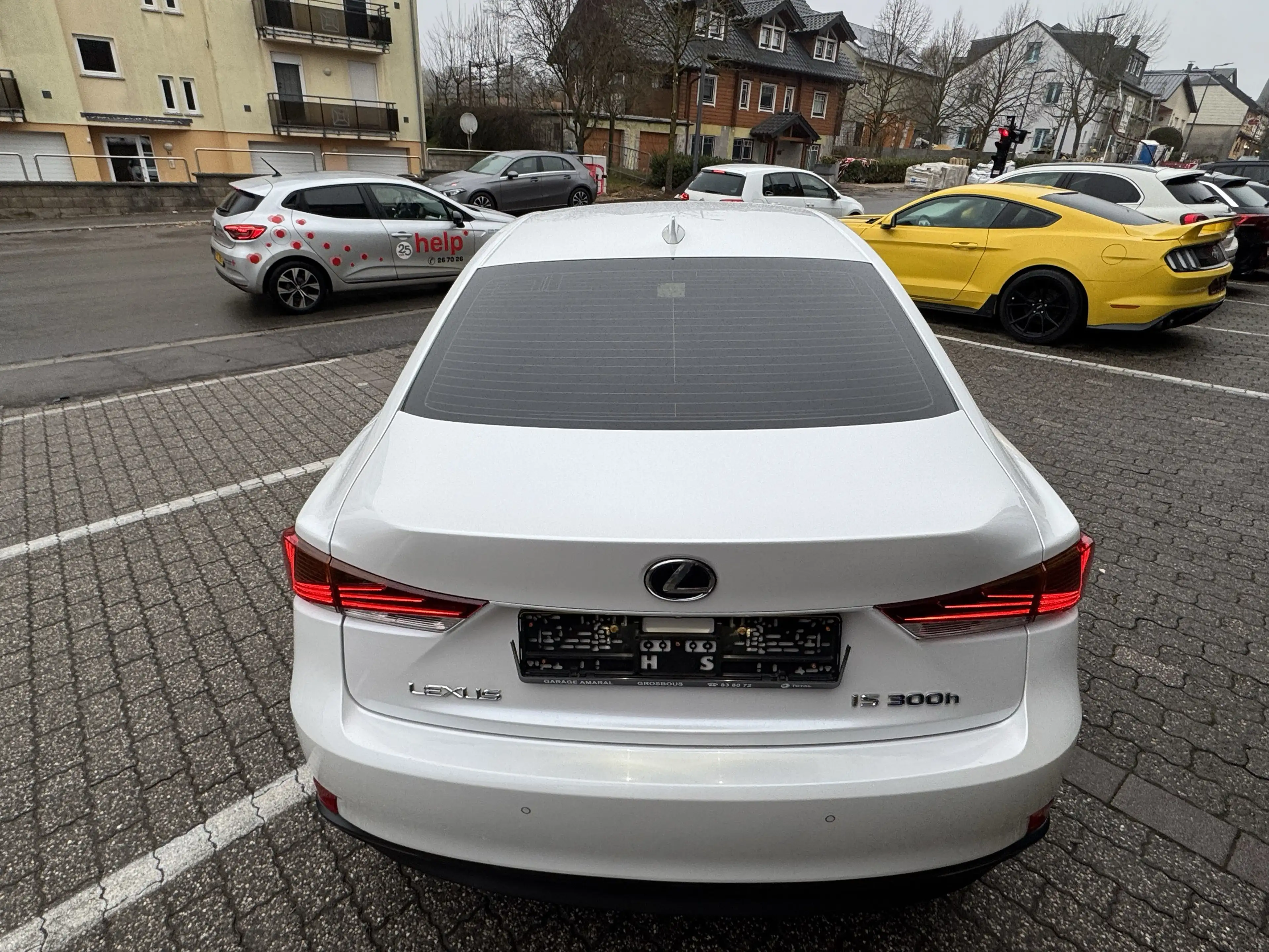Lexus IS 300 IS300H — photo 15