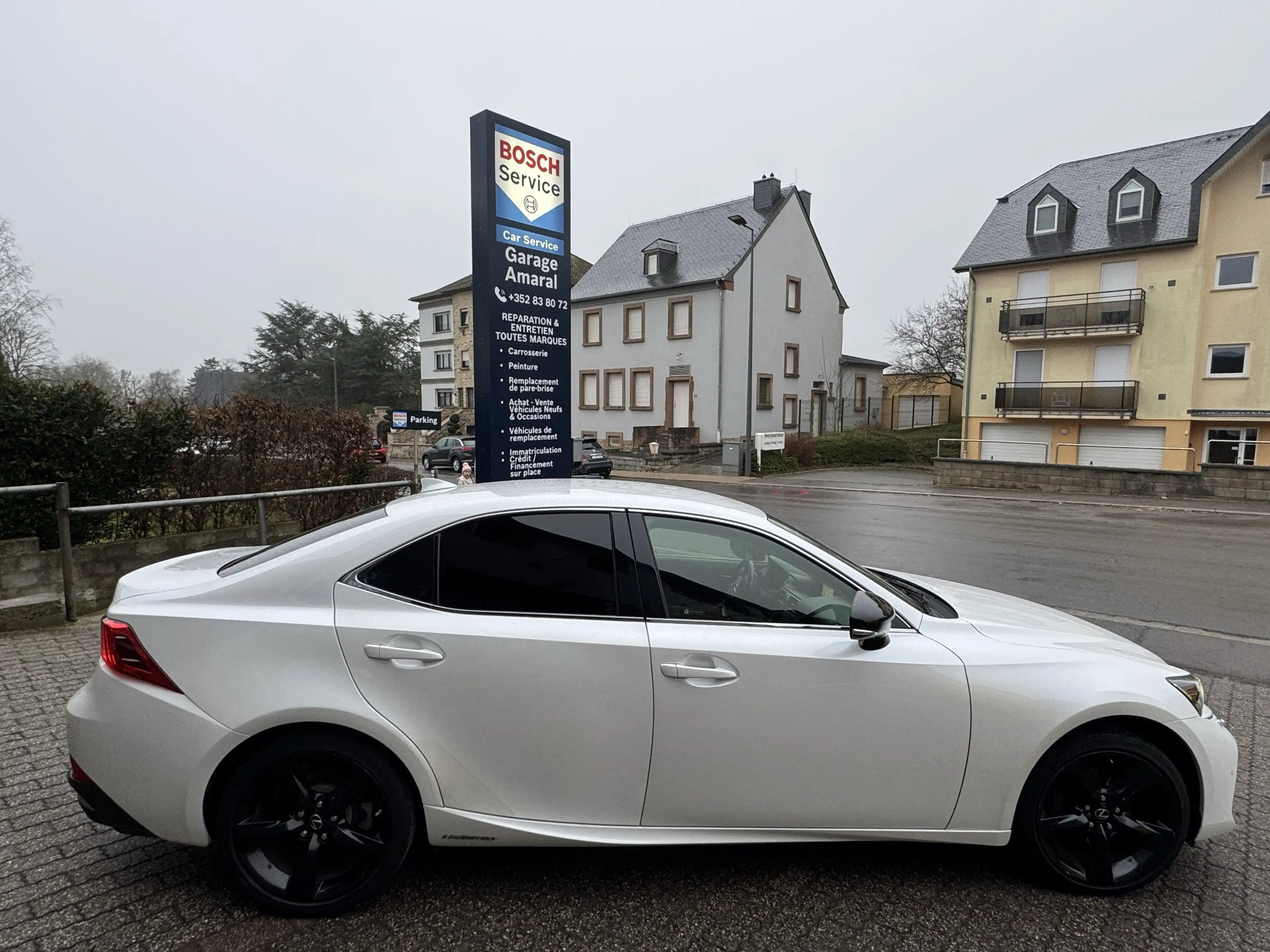 Lexus IS 300 IS300H — photo 6