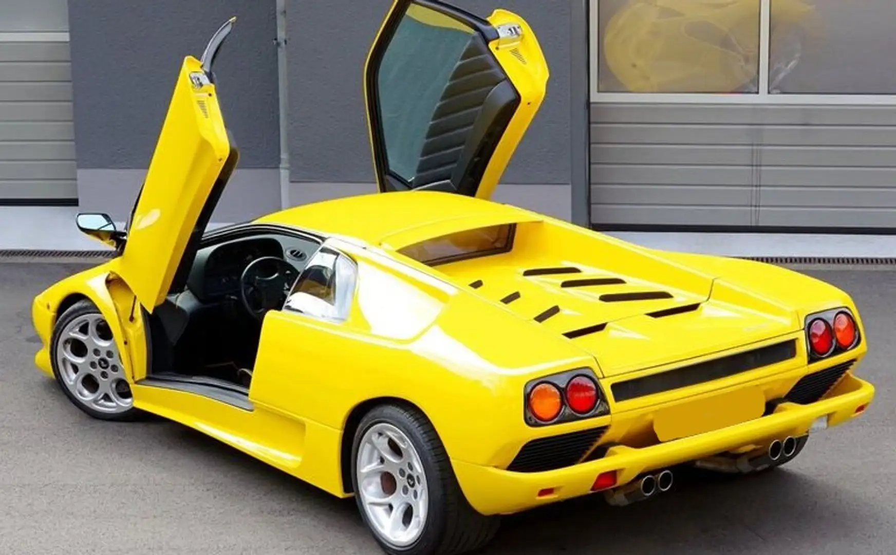 Lamborghini Diablo VT Yellow - 1