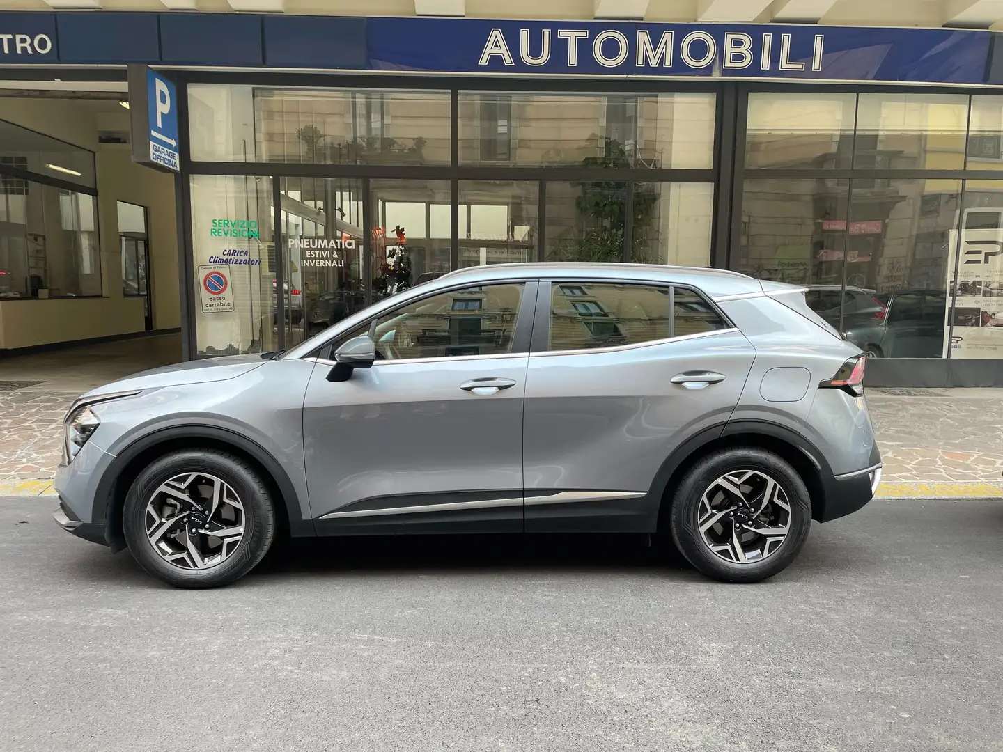 Kia Sportage Sportage V 2022 1.6 crdi mhev Business dct Grigio - 1