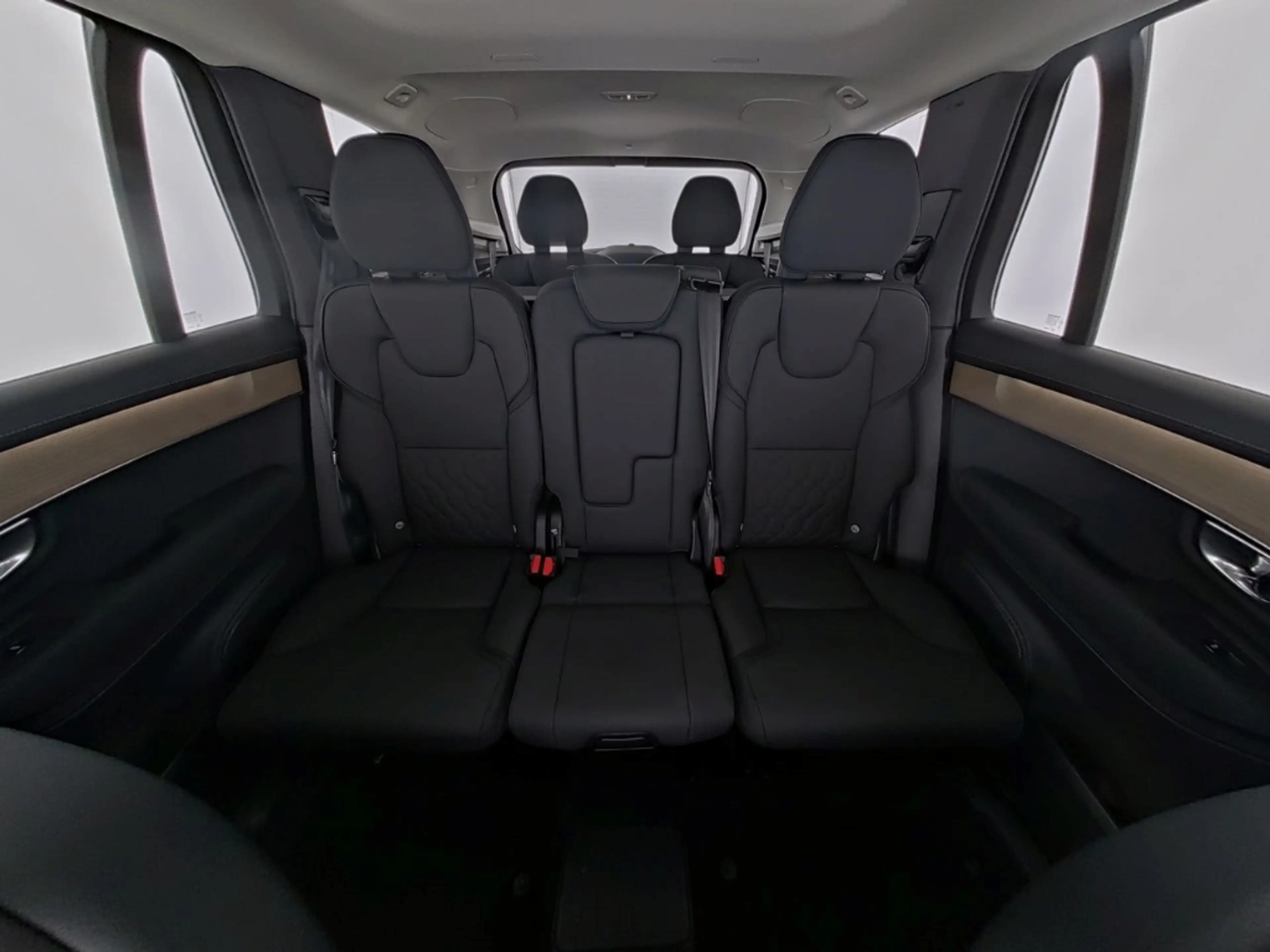 Volvo XC90 T8 AWD Plus Dark Recharge Plug-In Hybrid 7-Sitzer — photo 8