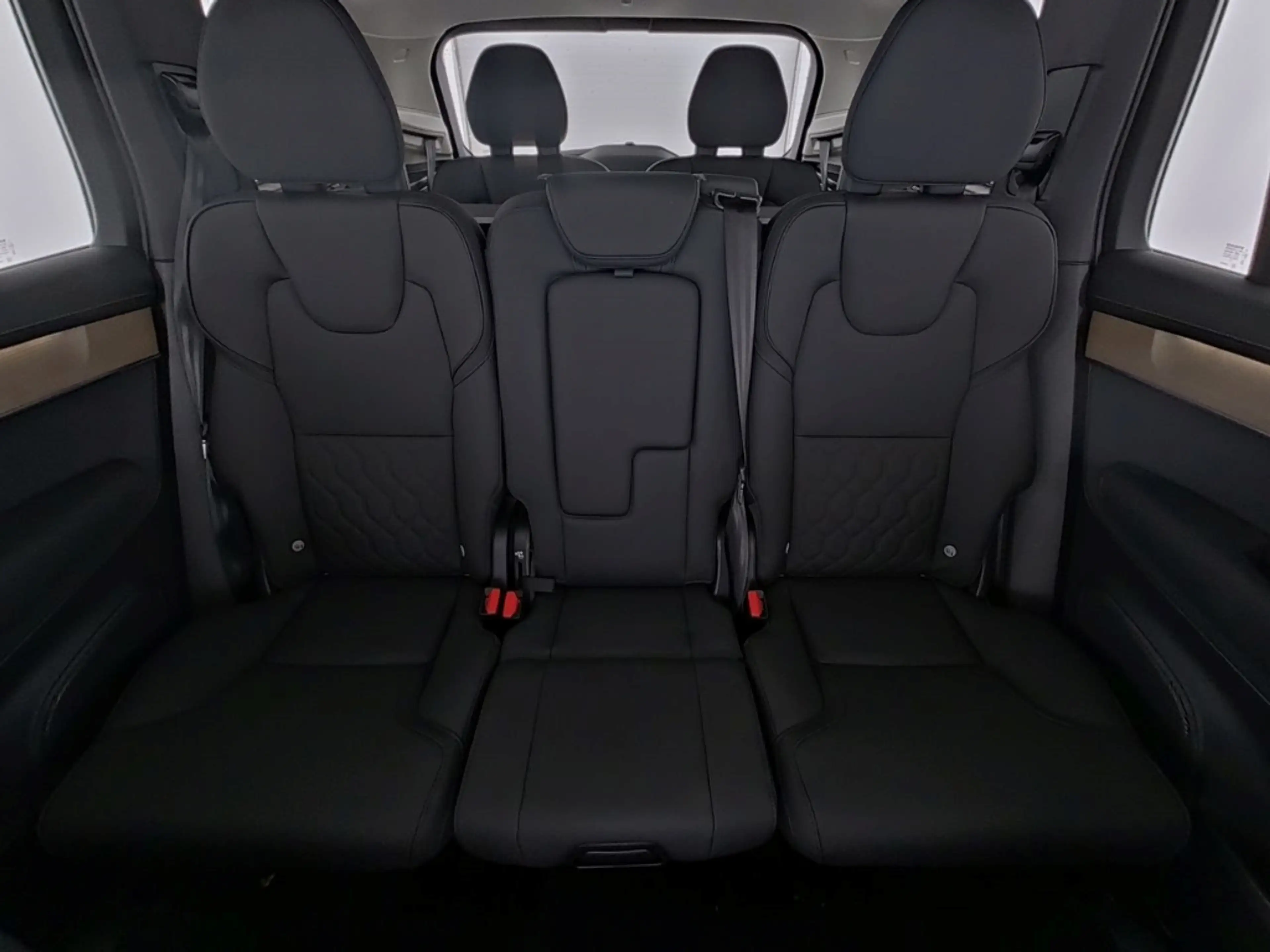 Volvo XC90 T8 AWD Plus Dark Recharge Plug-In Hybrid 7-Sitzer — photo 14