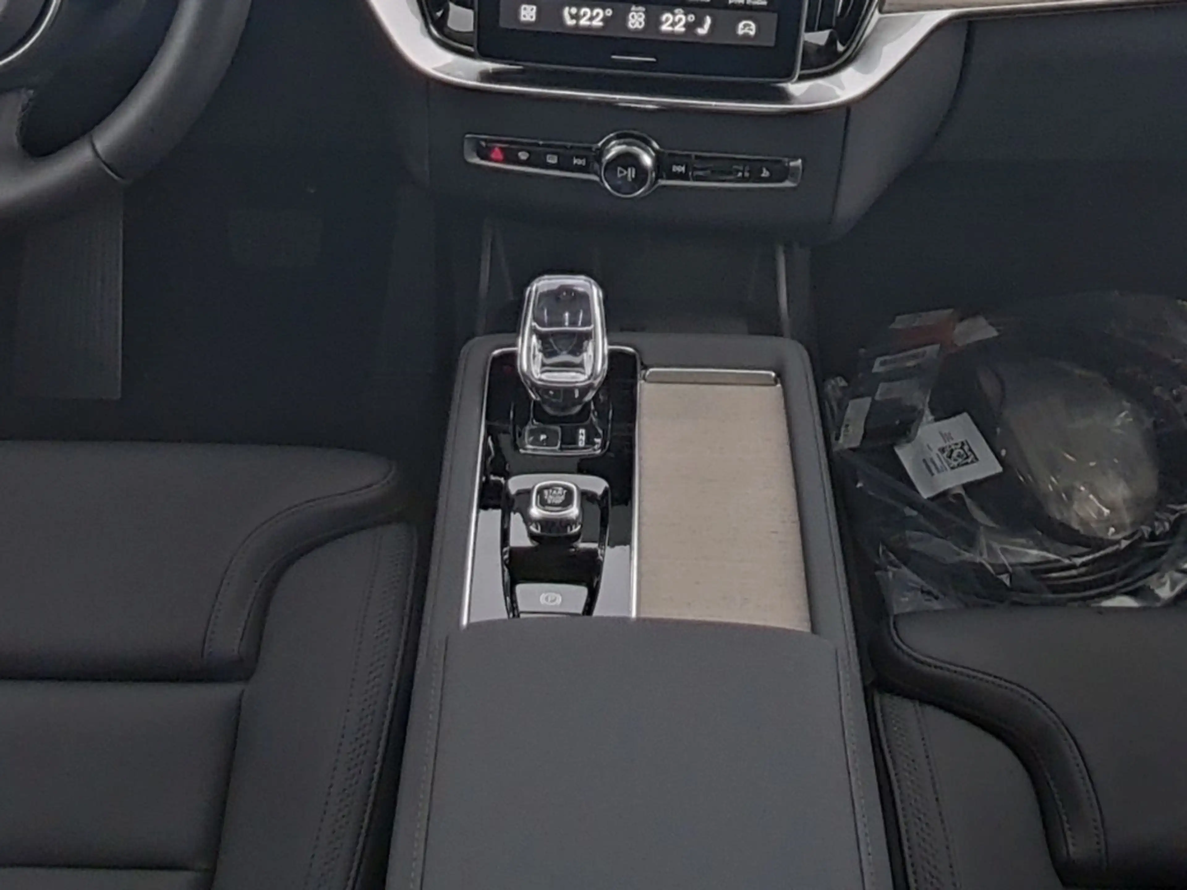 Volvo XC90 T8 AWD Plus Dark Recharge Plug-In Hybrid 7-Sitzer — photo 7