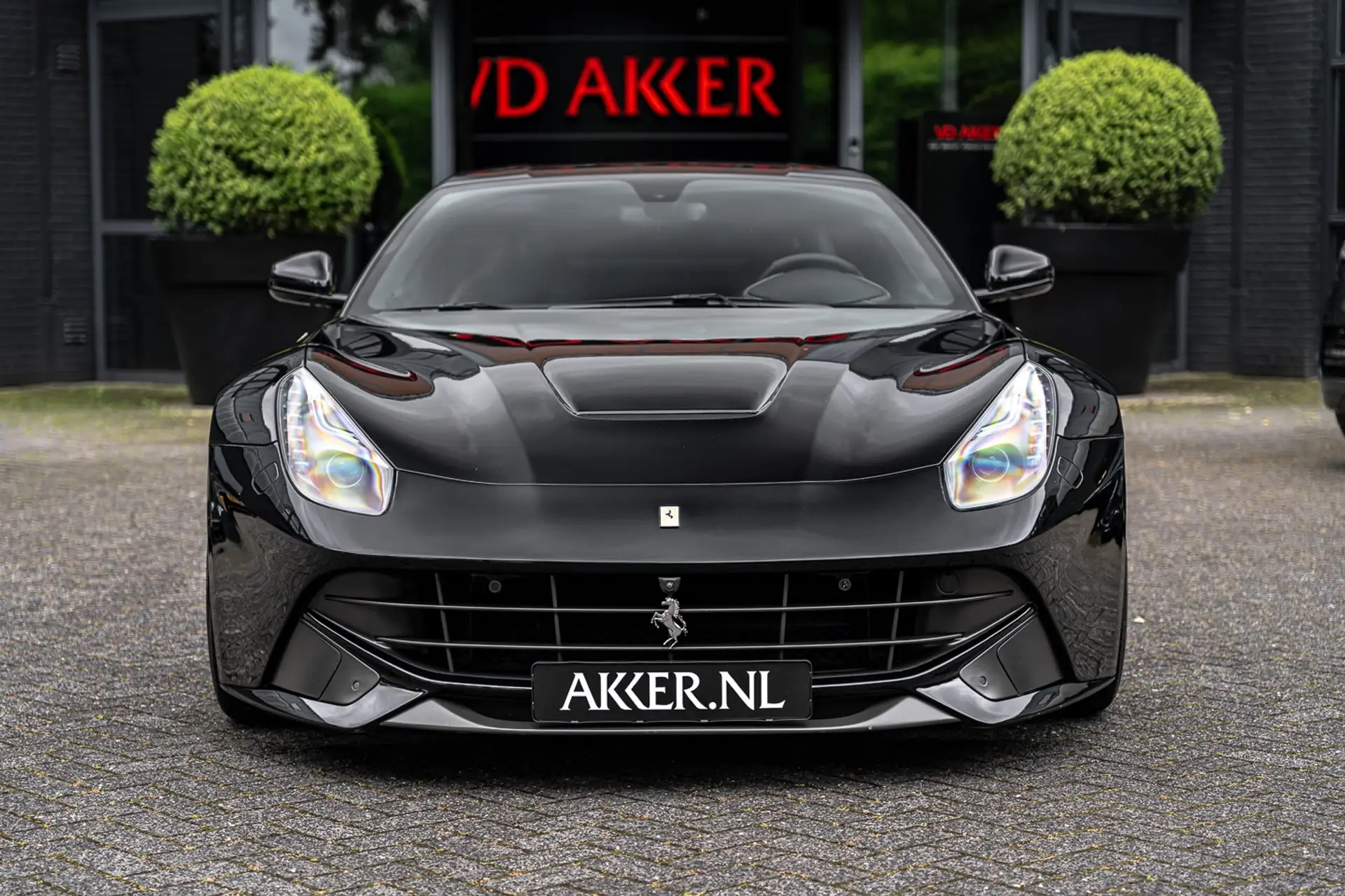 페라리 F12 베를리네타 6.2i V12 2014 검정 사진 6