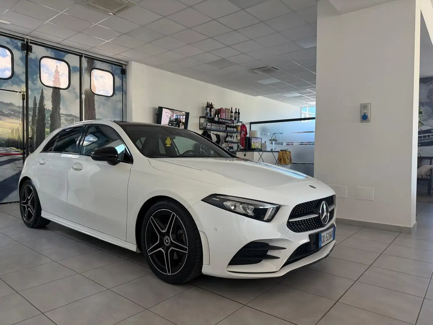 Mercedes-Benz A 180 Classe A180 -  Premium - AMG Wit - 2