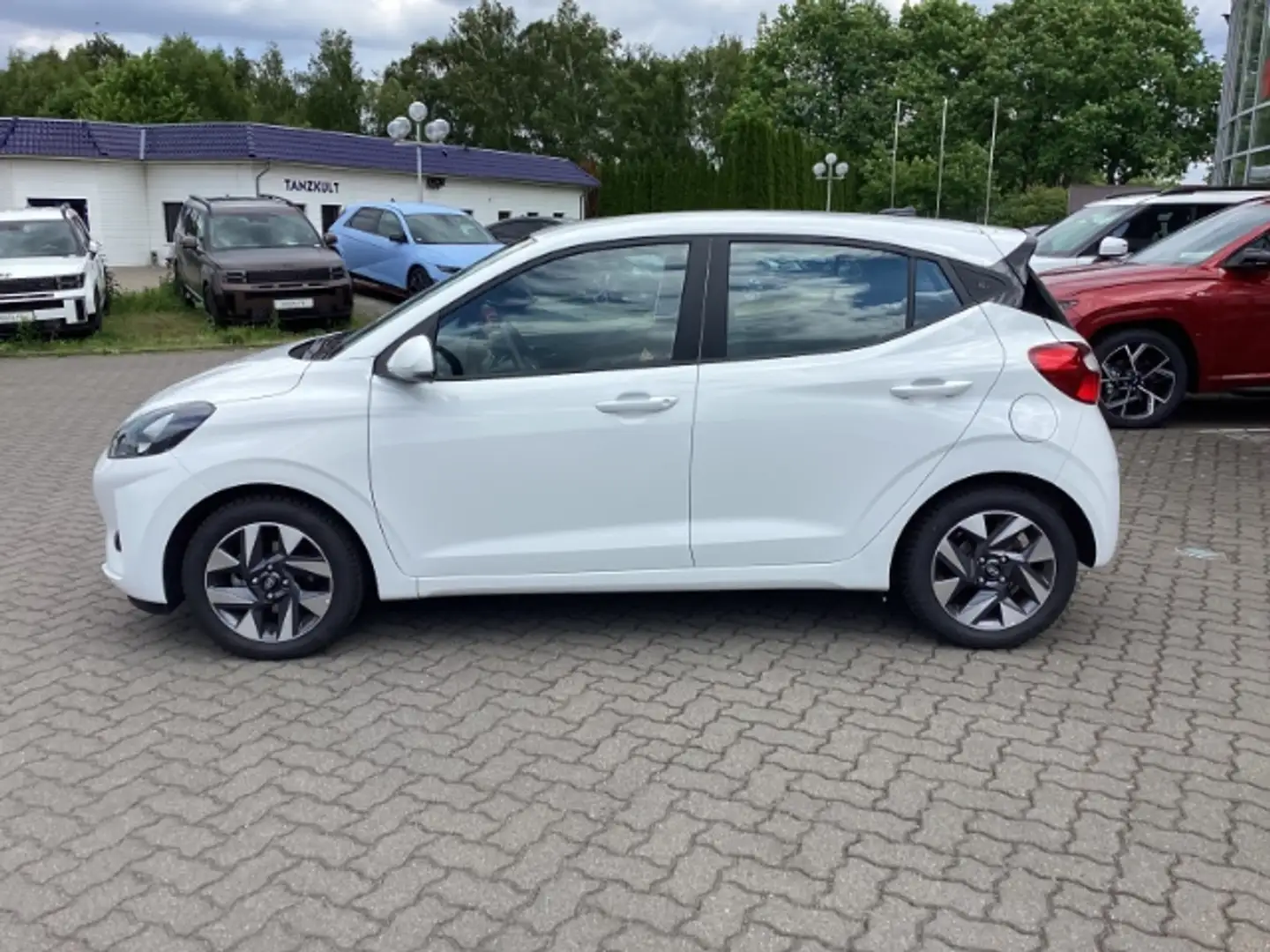 Hyundai i10 Trend 1.2 Benzin (79 PS) 5-MT 2WD Komfortpaket EU6 Weiß - 2