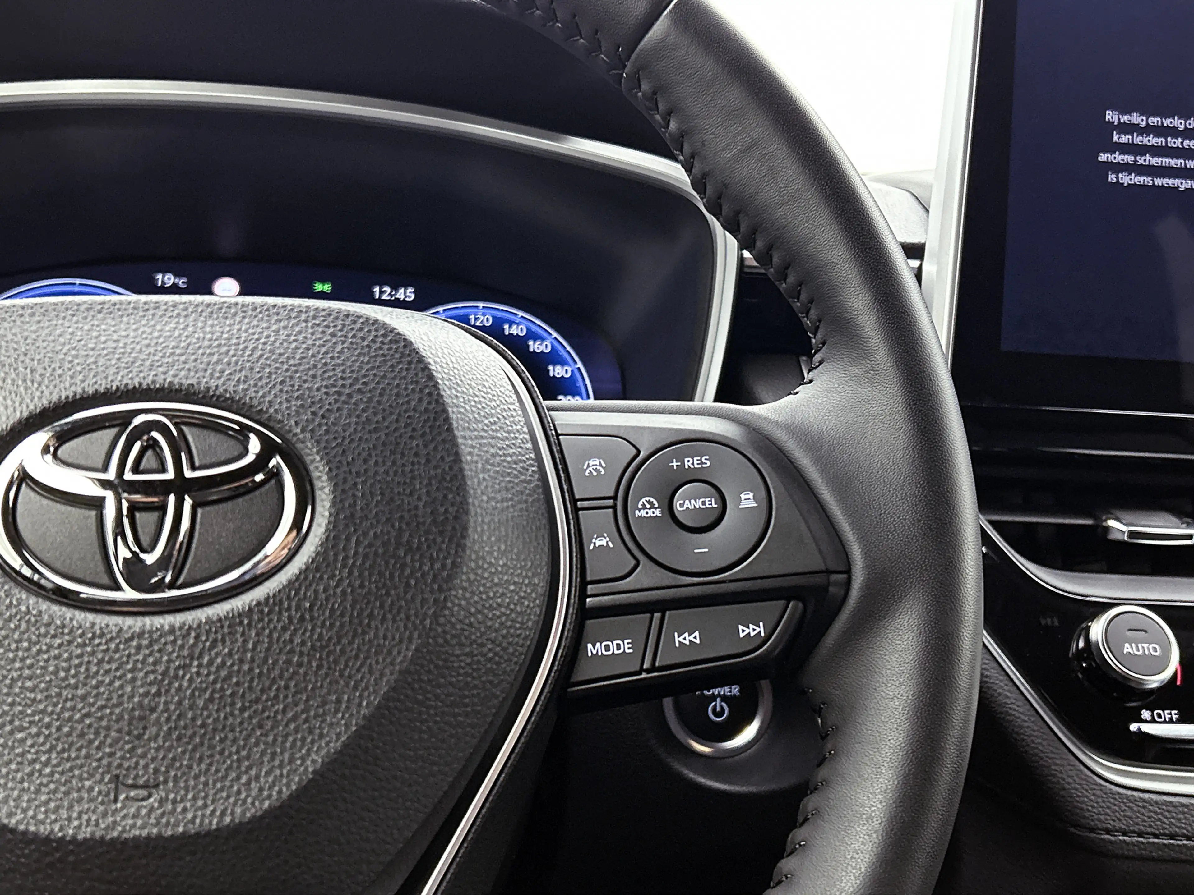 Toyota Corolla Cross Hybrid 140 Style | Premium Pack | BLS | PDC | Navi — photo 15