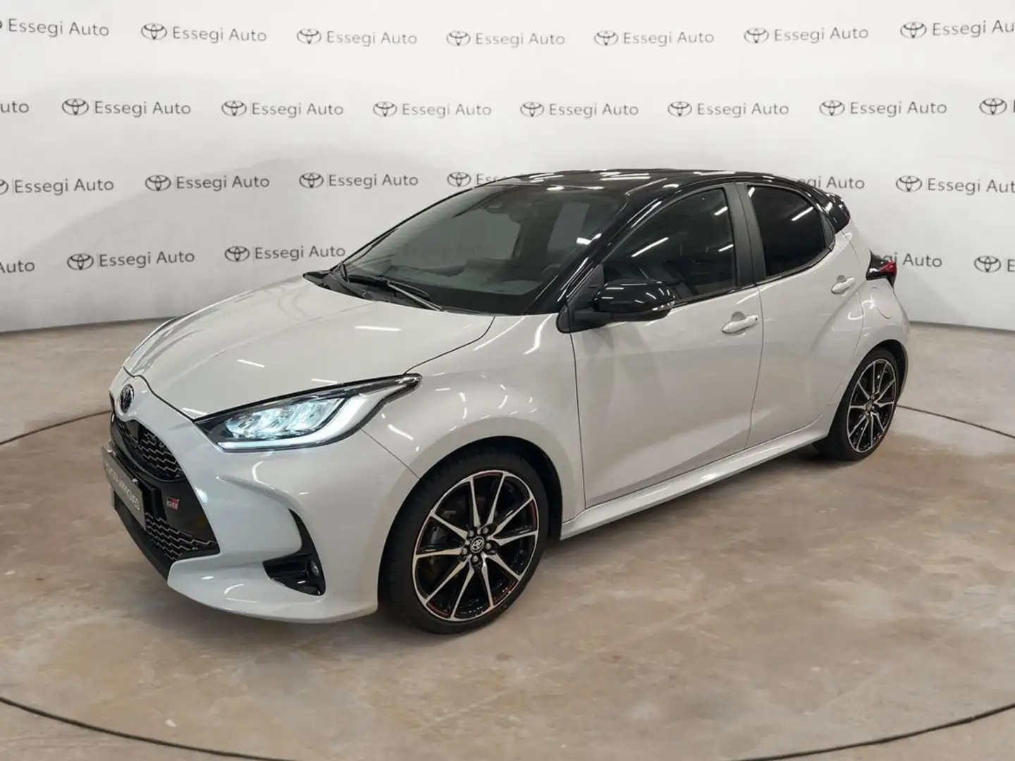 Toyota Yaris 1.5 Hybrid 5 porte GR Sport Grigio - 1