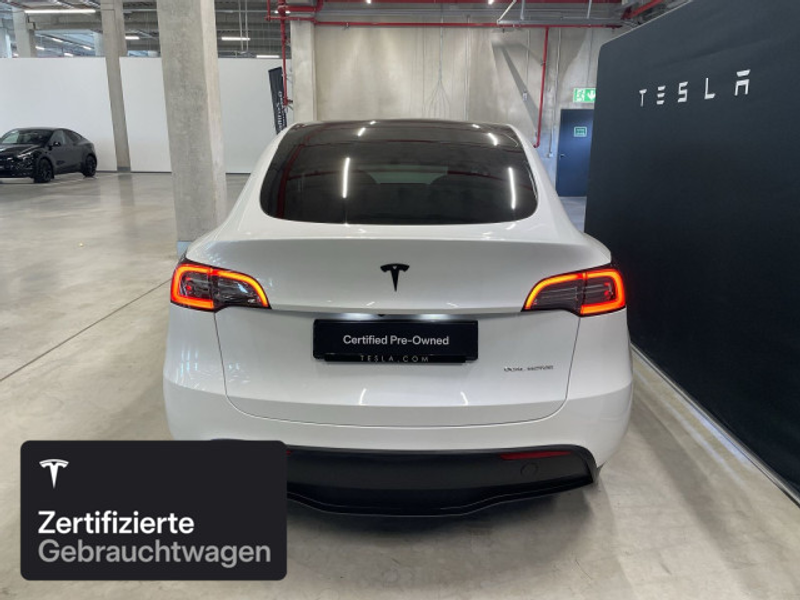 Tesla Model Y Long Range AWD — photo 6