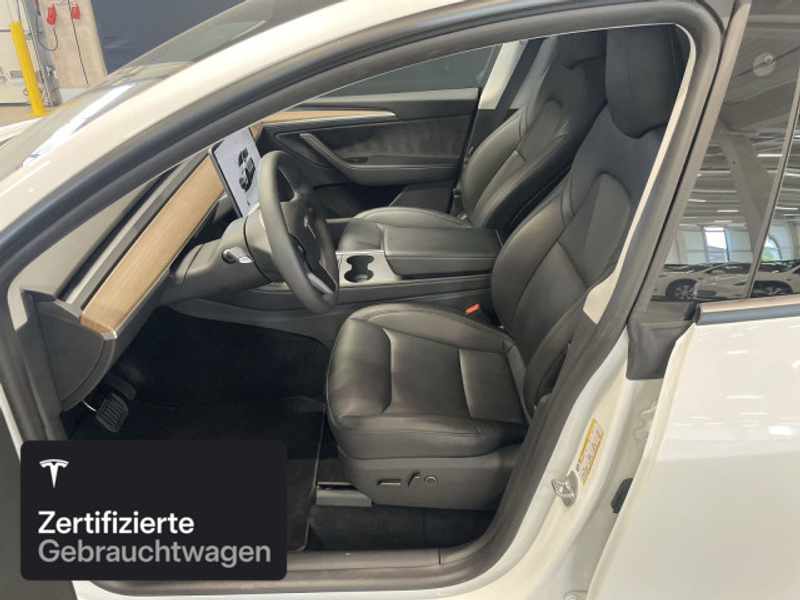 Tesla Model Y Long Range AWD — photo 10