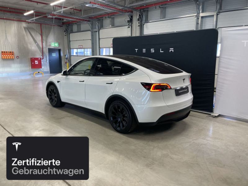 Tesla Model Y Long Range AWD — photo 5