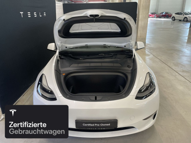 Tesla Model Y Long Range AWD — photo 8