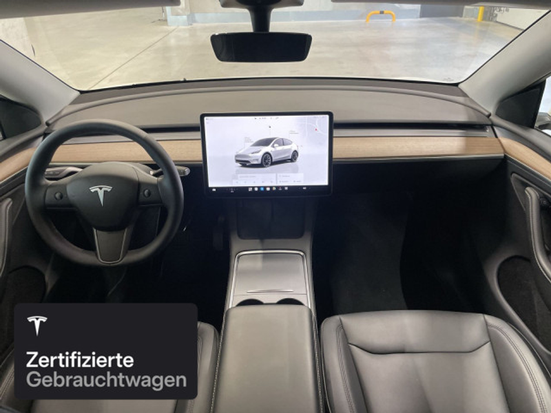 Tesla Model Y Long Range AWD — photo 14