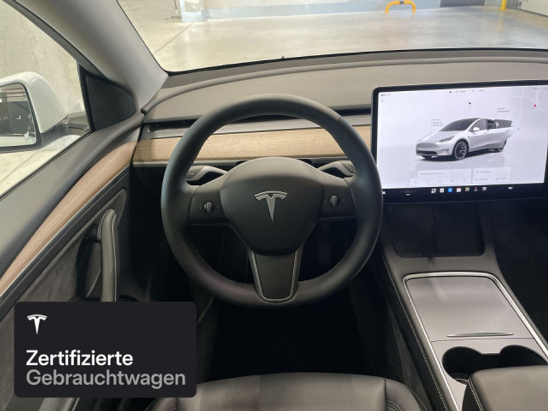 Tesla Model Y Long Range AWD — photo 11