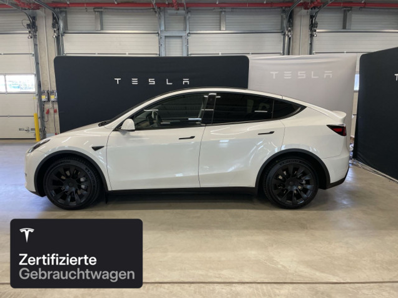 Tesla Model Y Long Range AWD — photo 4