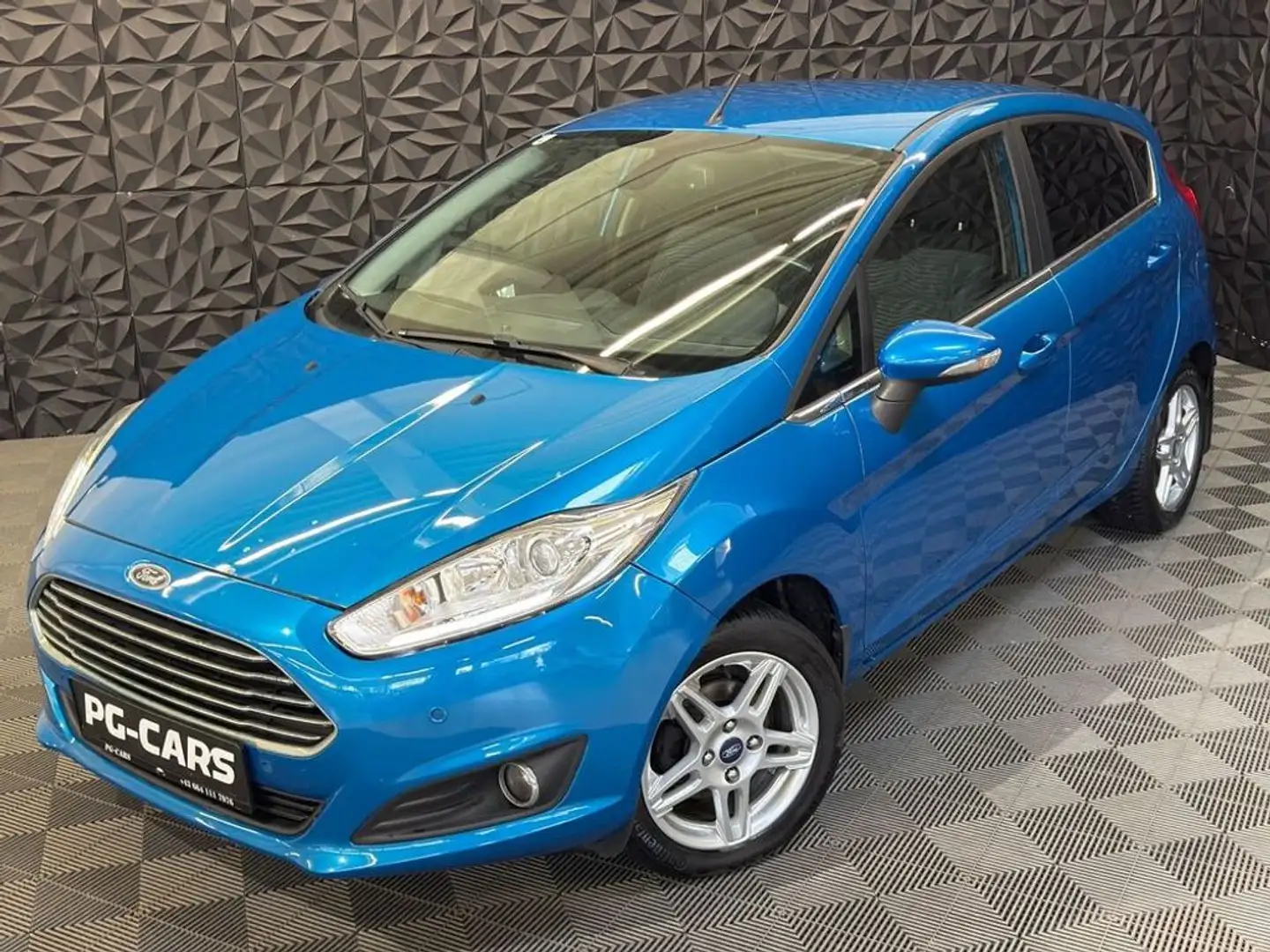 Ford Fiesta 1.0 Titanium Blau - 2
