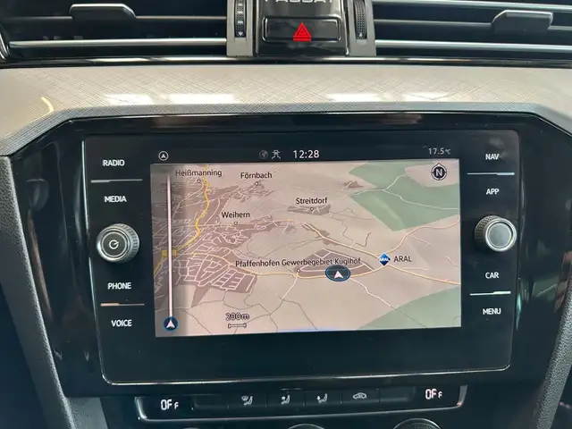 Volkswagen Passat view 14