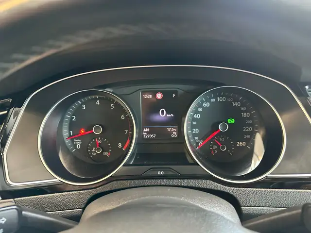 Volkswagen Passat view 13