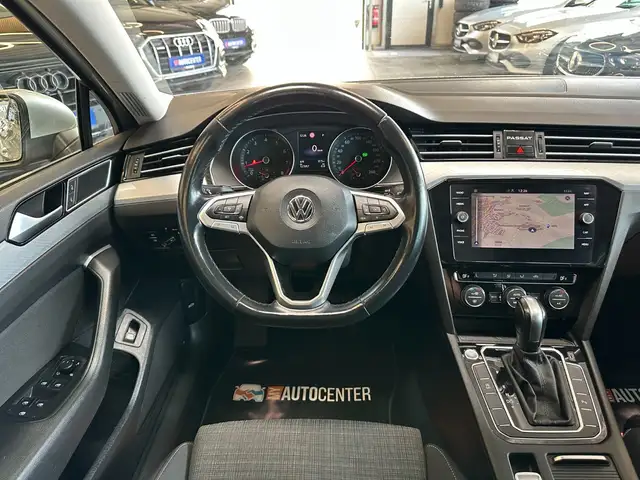 Volkswagen Passat view 8