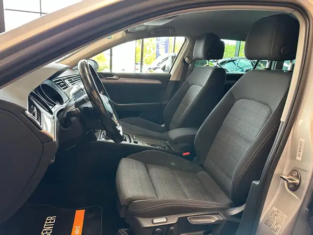 Volkswagen Passat view 10