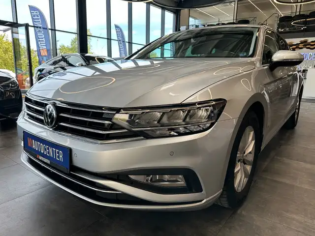 Volkswagen Passat view 4