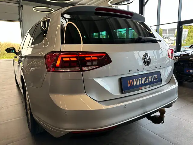 Volkswagen Passat view 6
