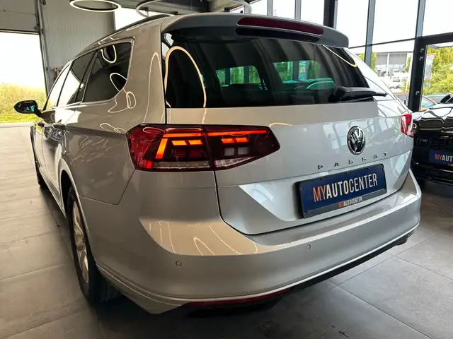 Volkswagen Passat view 5
