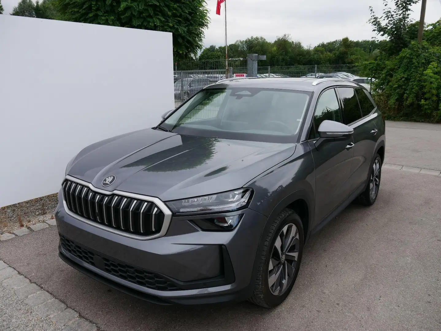 Skoda Kodiaq Selection 1.5 TSI mHEV DSG*NAVI*PDC*KAMERA*LED*... Grau - 1