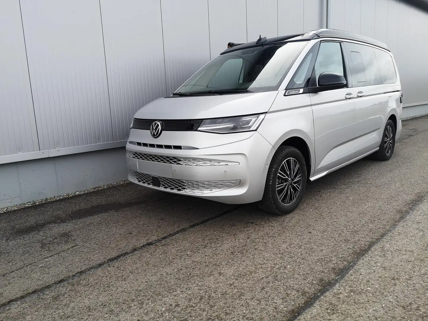 Volkswagen T7 California Beach Tour 2.0TDI DSG 110 kW (150 PS), Automatik Silber - 1