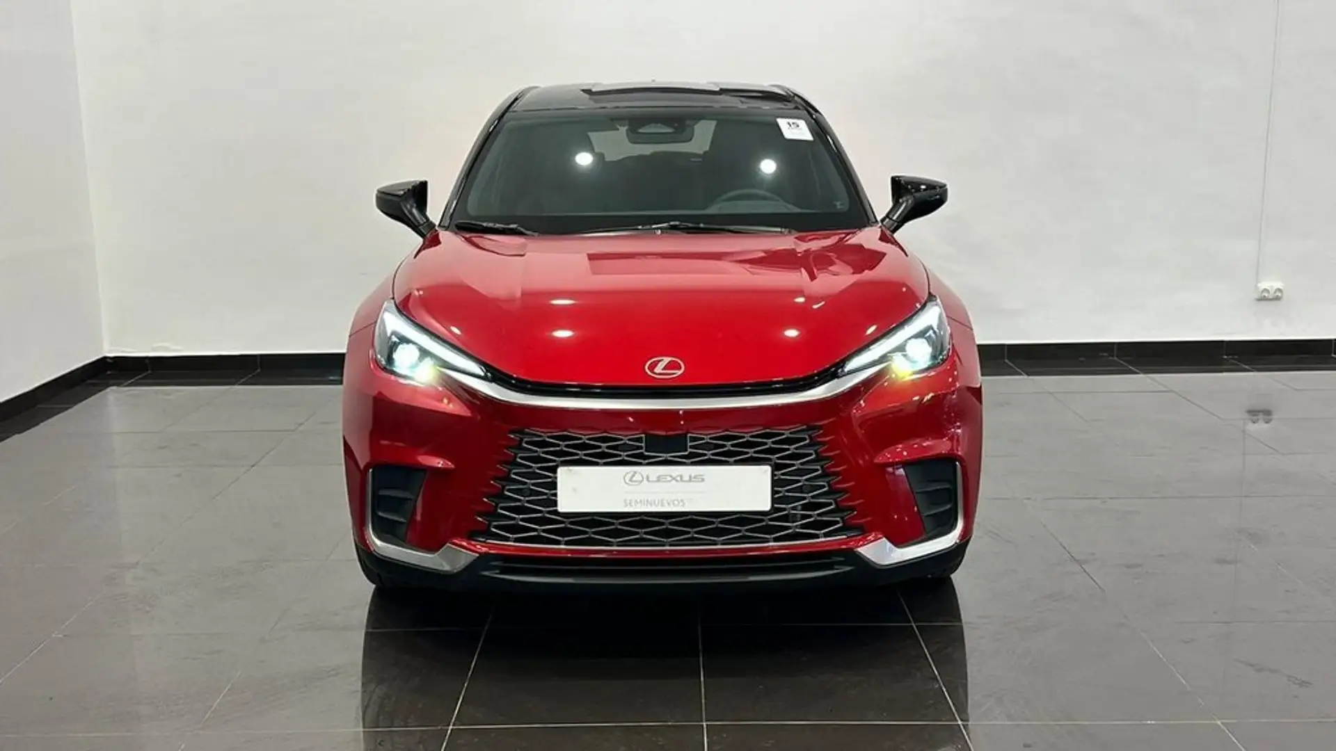 Lexus LBX EMOTION+ Rojo - 2