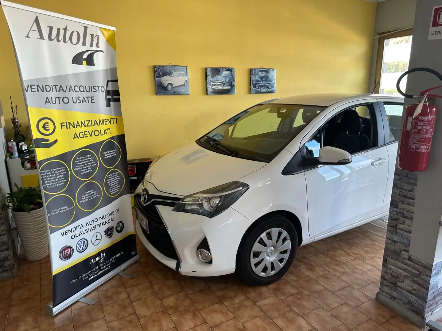 Toyota Yaris 1.0 5 porte Active Bianco - 1