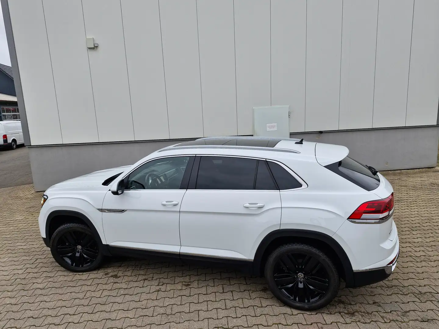 Volkswagen Atlas Cross Sport SEL Weiß - 2
