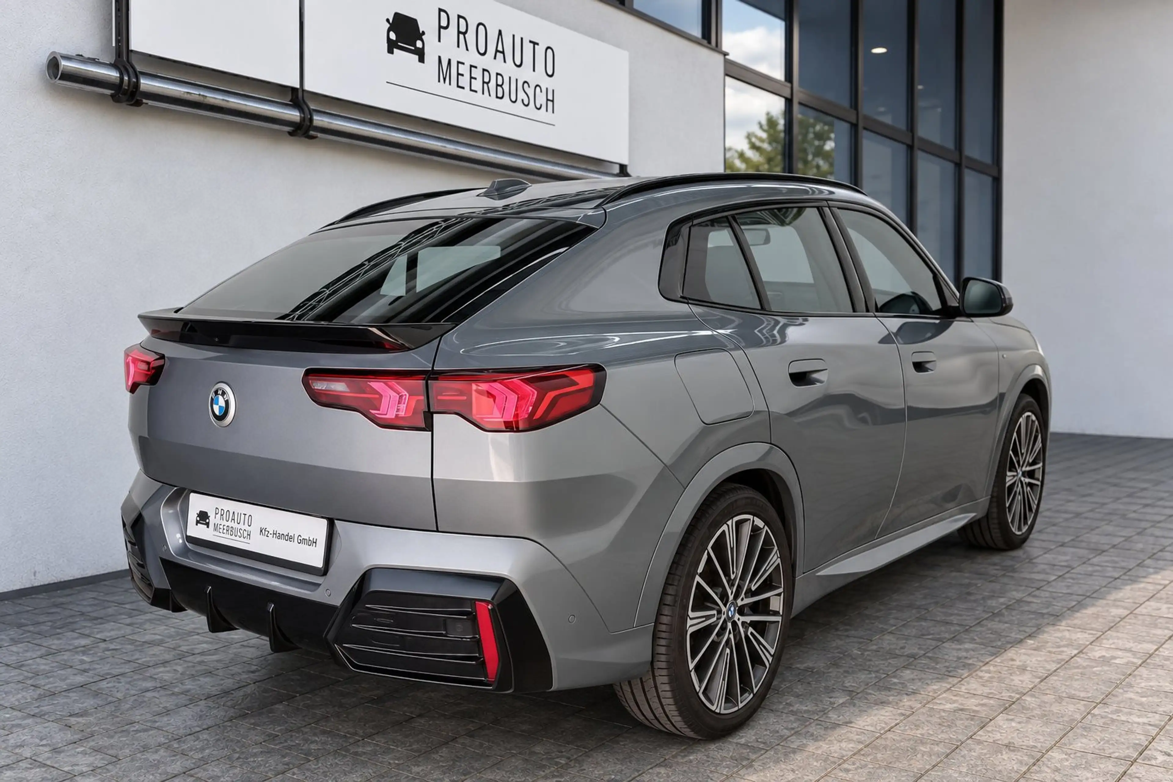 BMW X2 20d xDrive M Sport MASSAGE/AHK/MMRY/360°/20" — photo 3