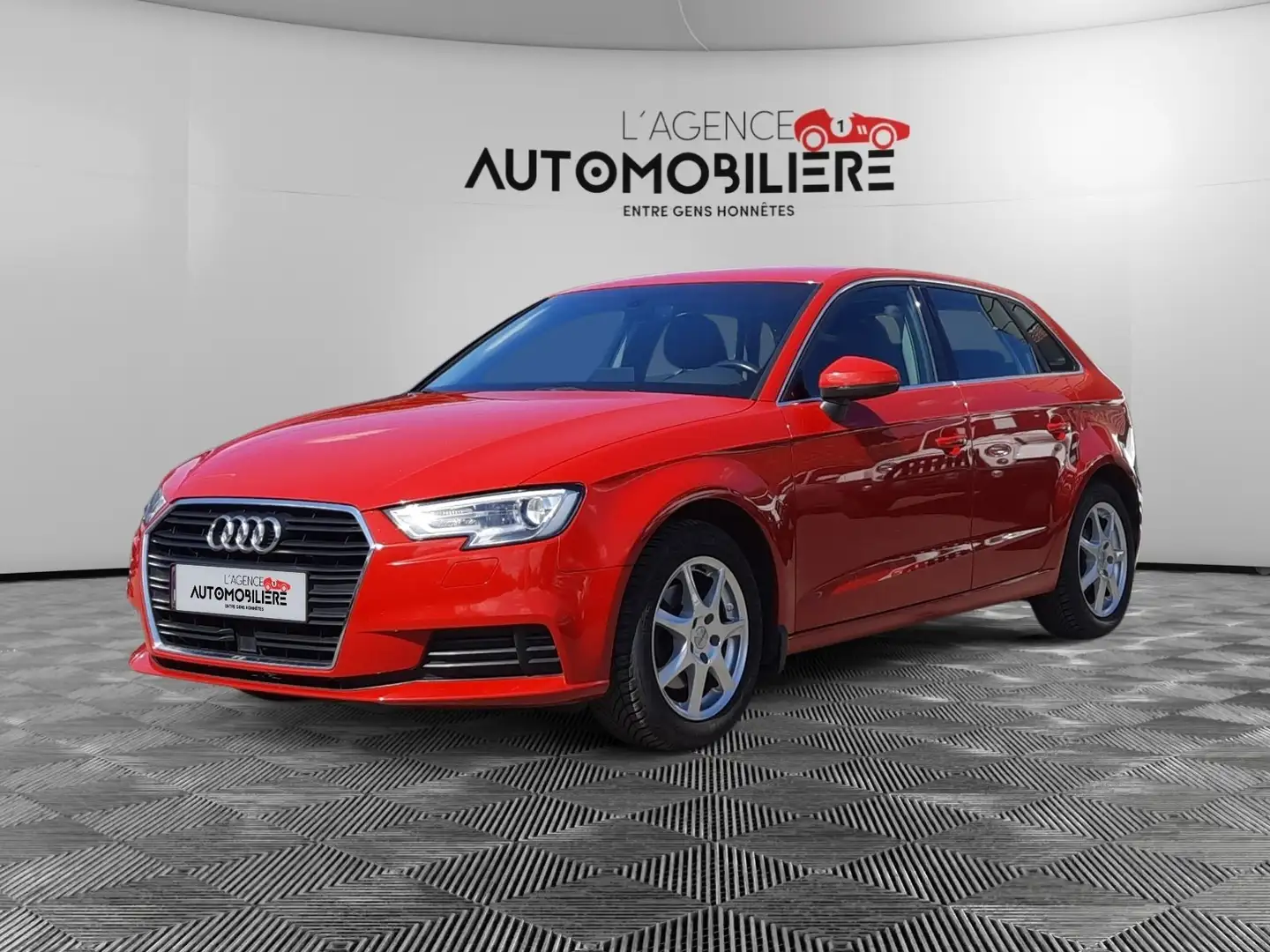 Audi A3 Sportback 1.5 TFSI 150Ch 6V/ Garantie 12 Mois Rouge - 1