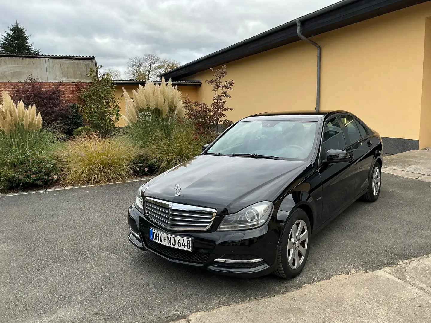 Mercedes-Benz C 220 DPF BlueEFFICIENCY 7G-TRONIC Avantgarde Edition Negro - 1