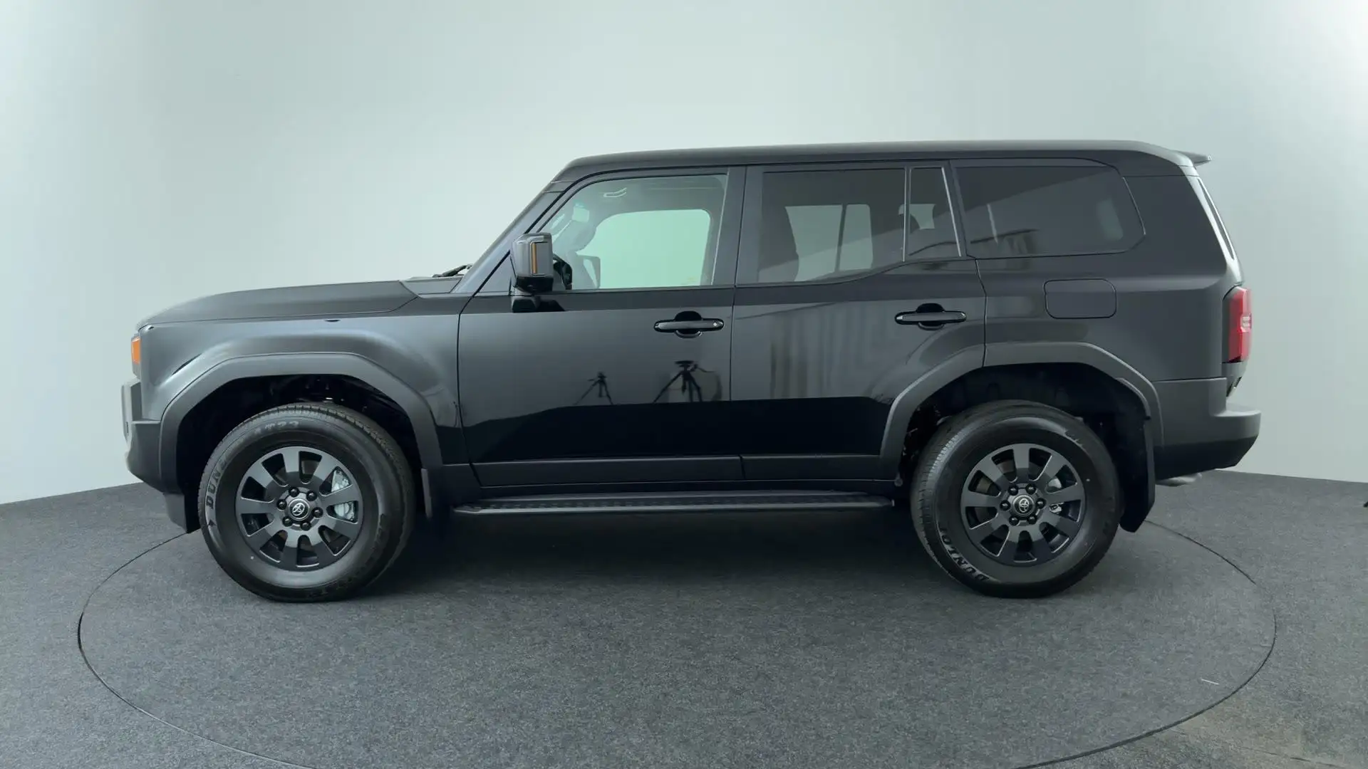 Toyota Land Cruiser 2.8 D-4D Challenger 7p. - 2