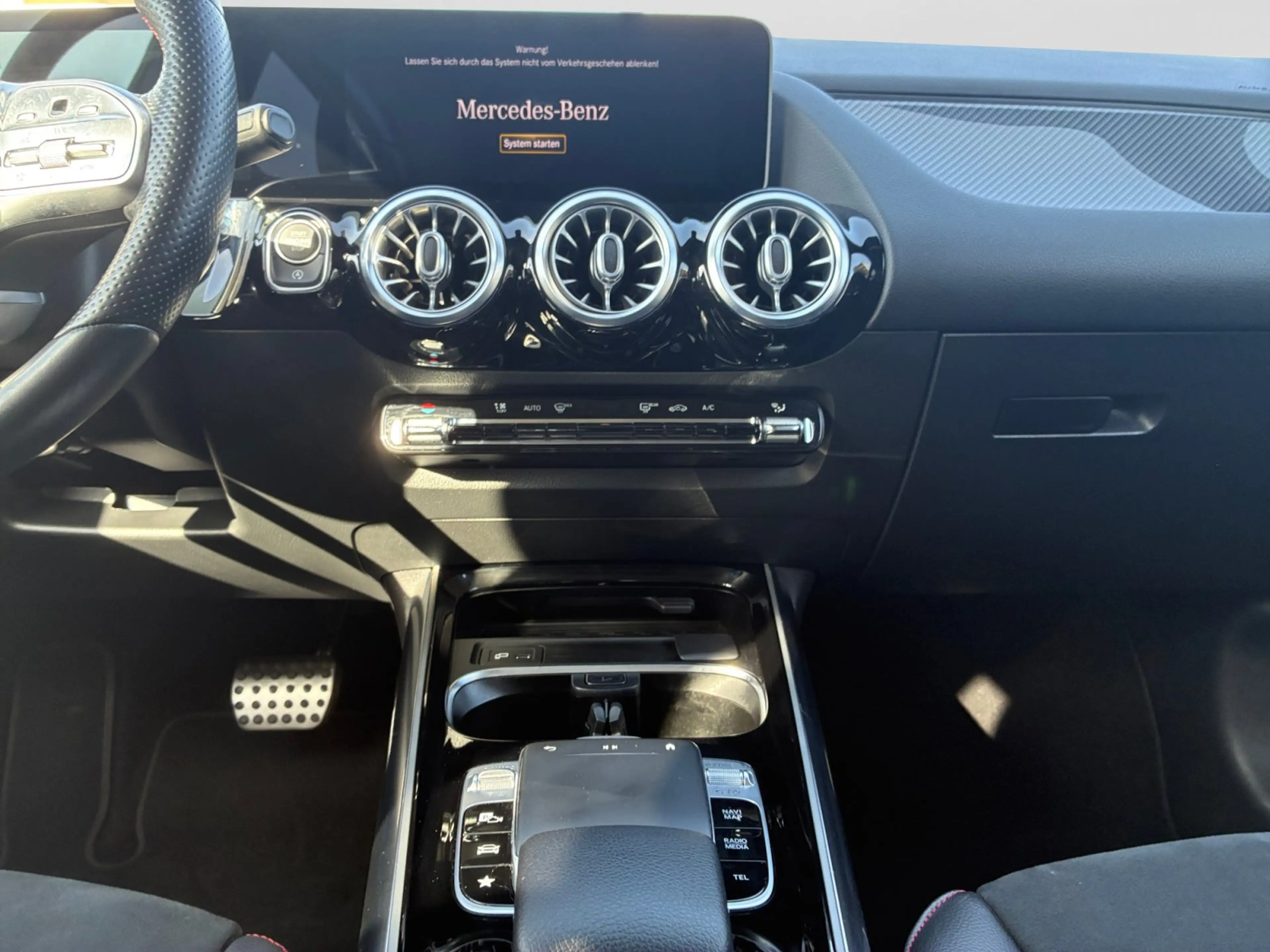 Mercedes-Benz B 250 AMG Line+Pano+AHK+360°+Multib.+PTS+Night — photo 8