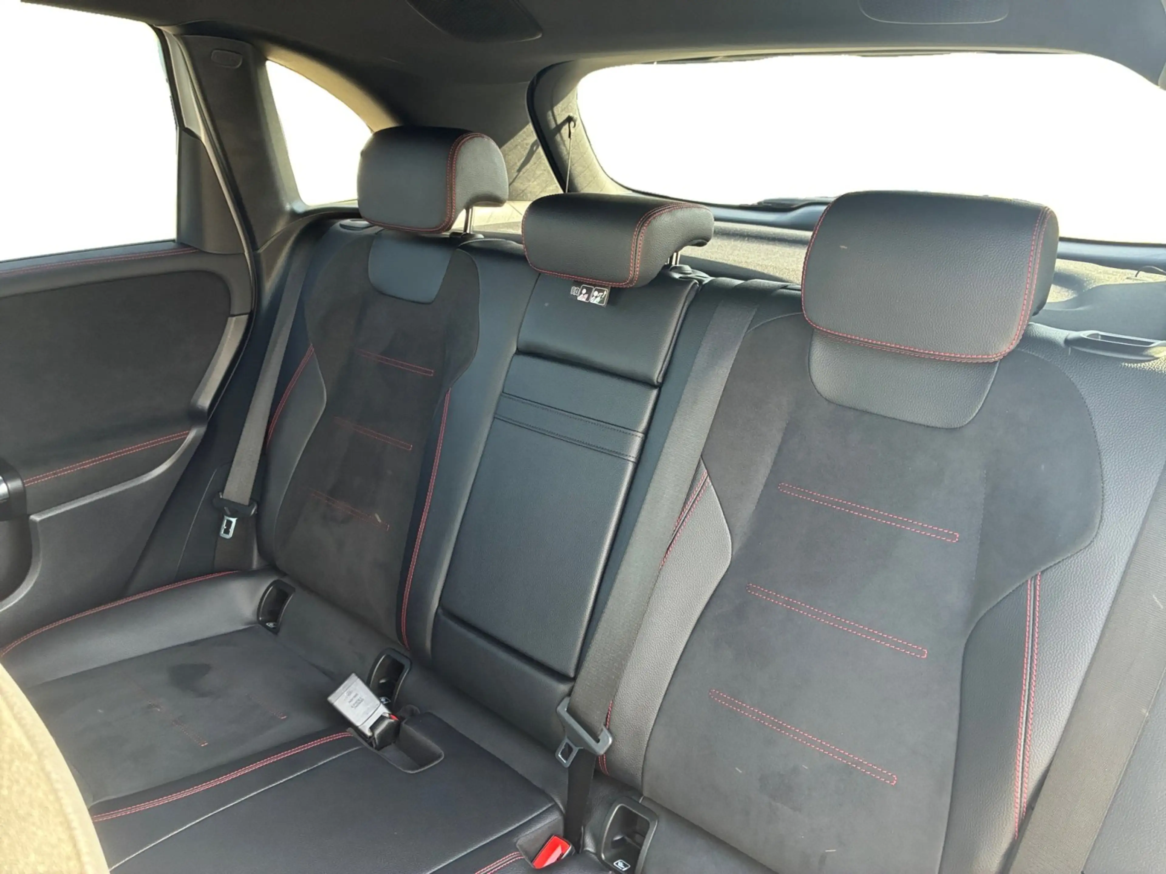 Mercedes-Benz B 250 AMG Line+Pano+AHK+360°+Multib.+PTS+Night — photo 9