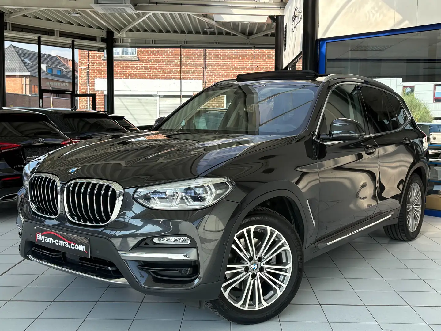 BMW X3 2.0iA xDrive20 *XENON*CUIR*TOIT*CAM360*LED AMBI* Grijs - 1