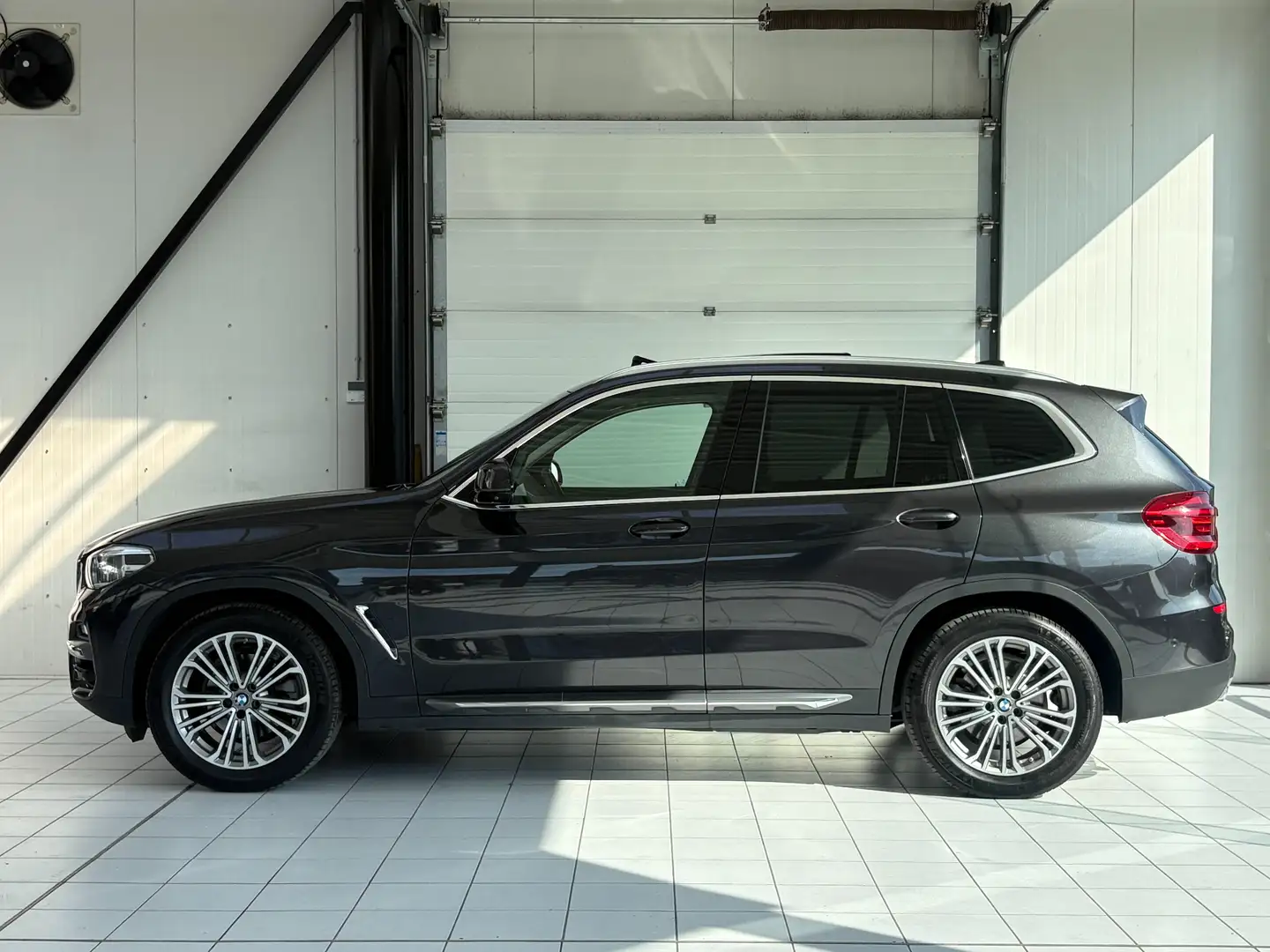 BMW X3 2.0iA xDrive20 *XENON*CUIR*TOIT*CAM360*LED AMBI* Grijs - 2