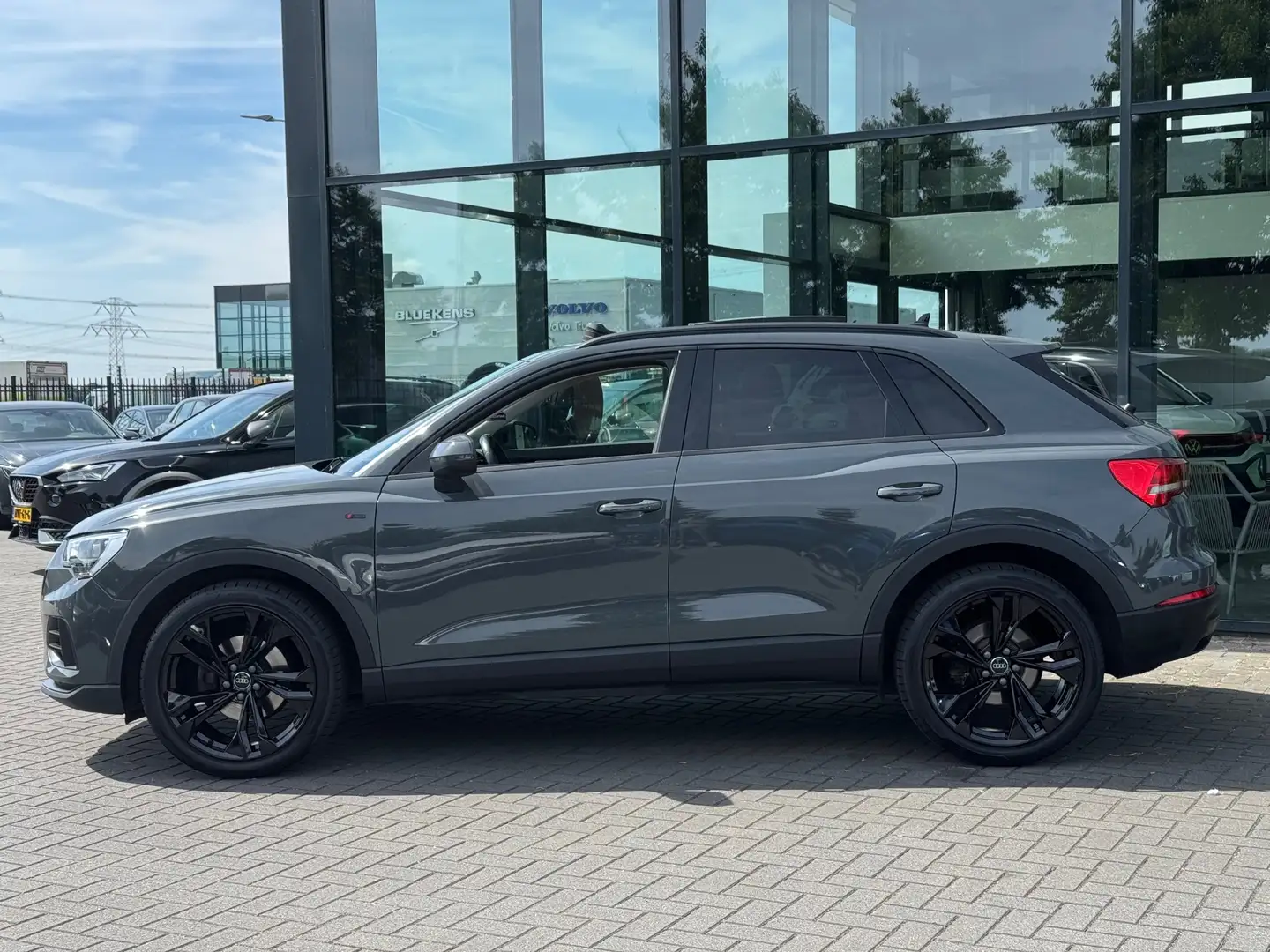 Audi Q3 35 TFSI Pro Line * Leer * Panoramadak * 1E Eigenaa Grijs - 2