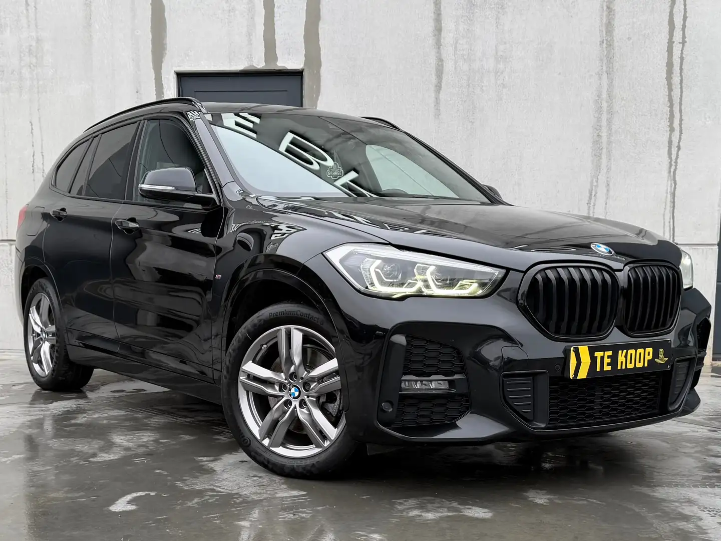 BMW X1 xDrive25e M Sport*Pano*Leder*Head-up*HarmanKardon Zwart - 1