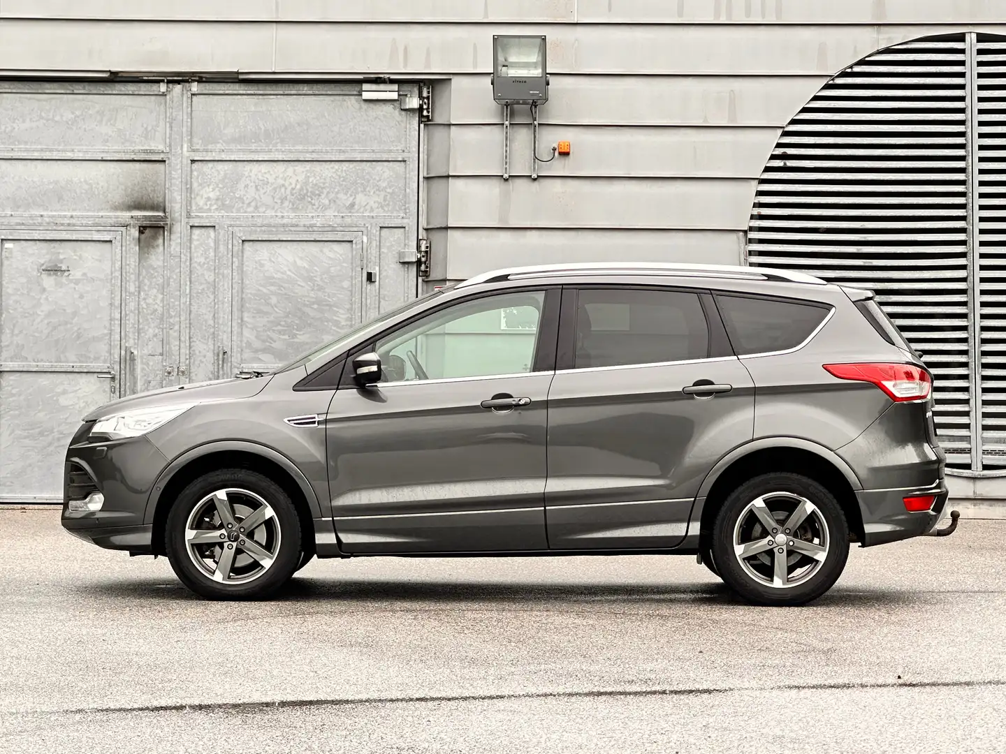 Ford Kuga 2.0 TDCi ST-Line Titanium / 4x4 / Automatik / Diesel / Euro 6 Grau - 1