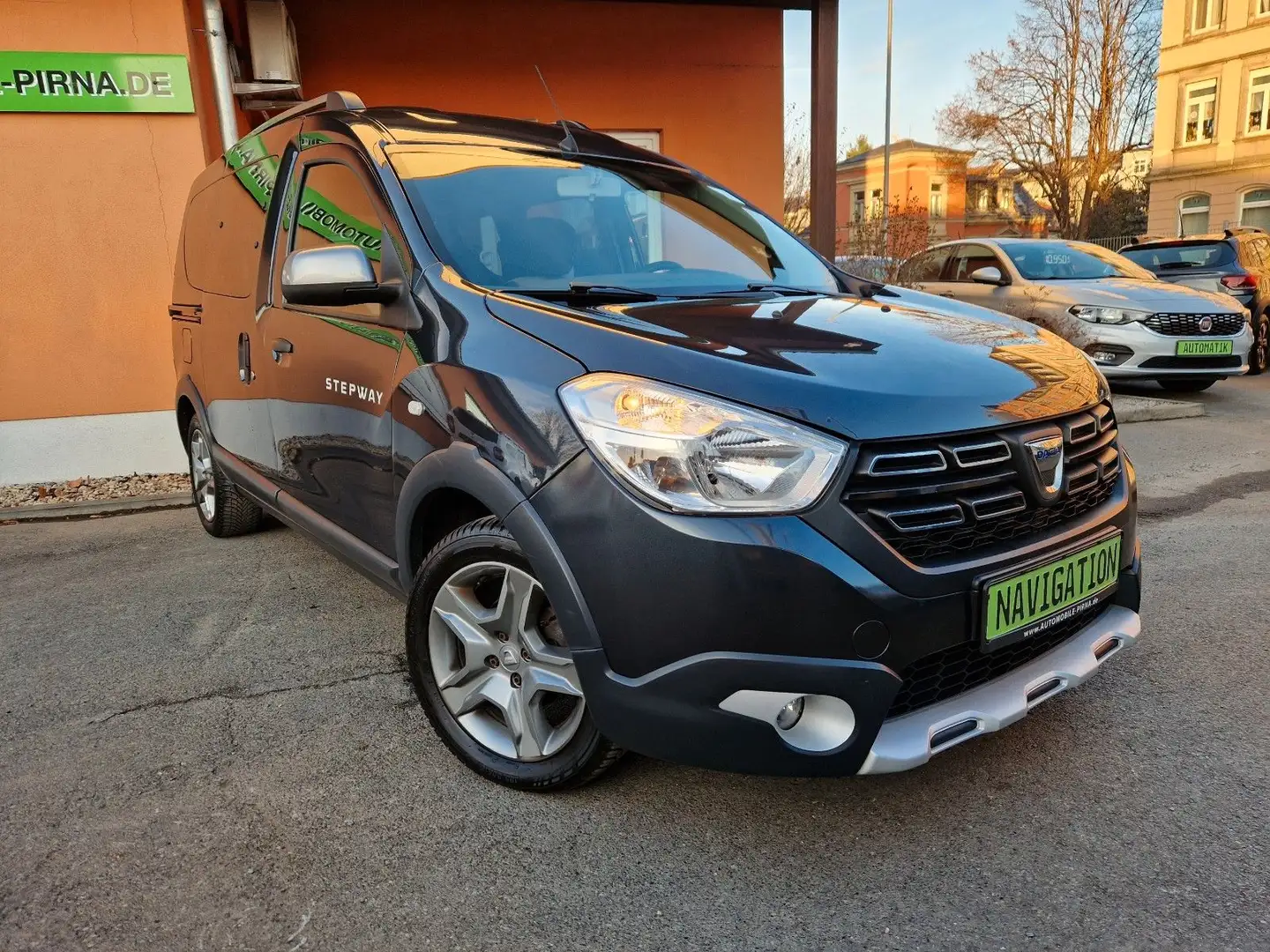 Dacia Dokker Stepway 1.6 SCe 100 +NAVI/CAM/AHK/1.HD! Gris - 1