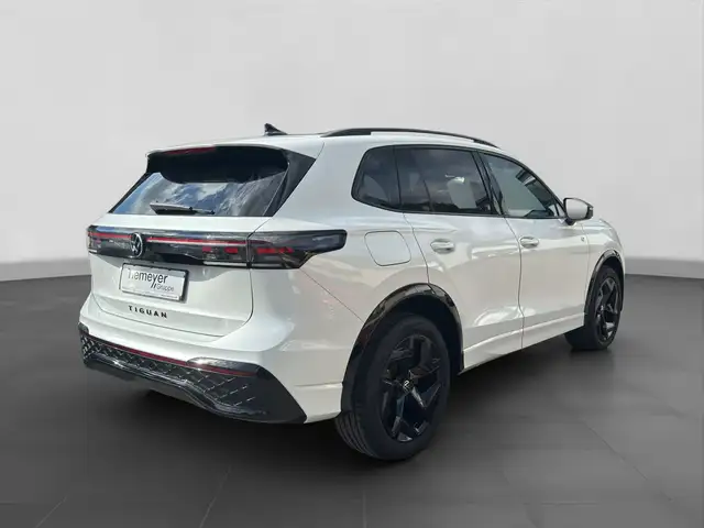 Volkswagen Tiguan view 3