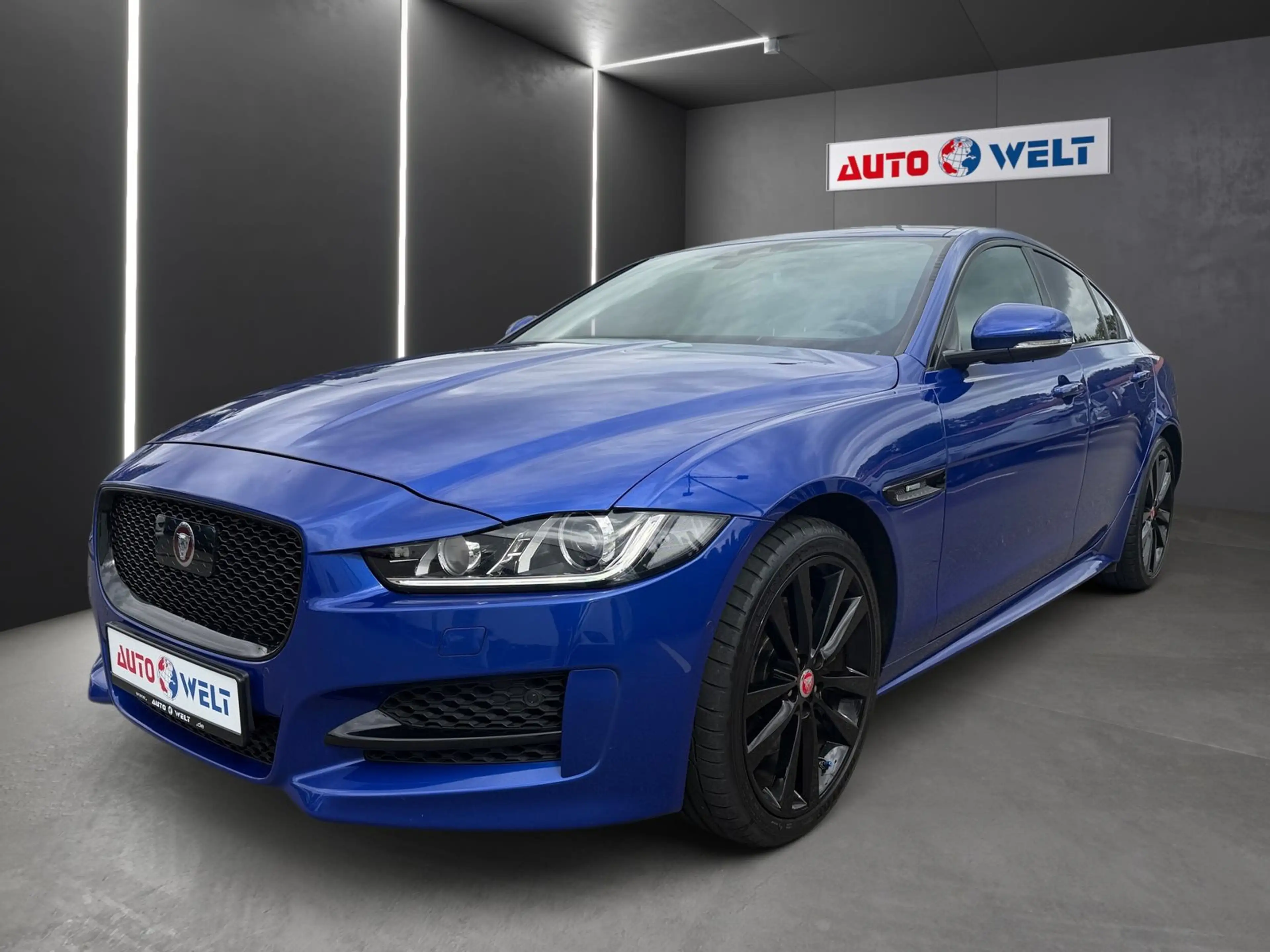 Jaguar XE 2.0 R-Sport AWD Leder Schiebedach Kamera DAB