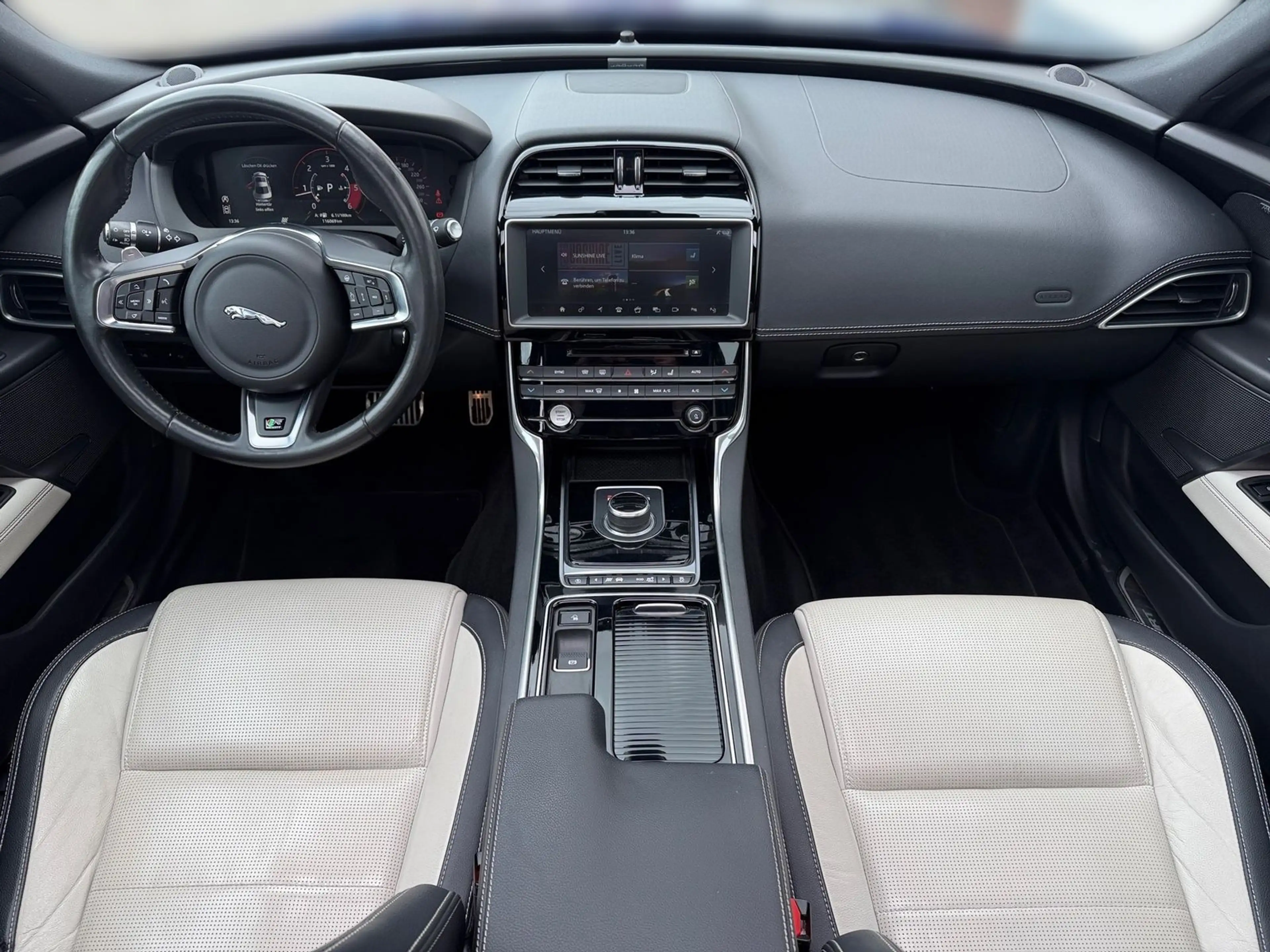 Jaguar XE 2.0 R-Sport AWD Leder Schiebedach Kamera DAB — photo 12