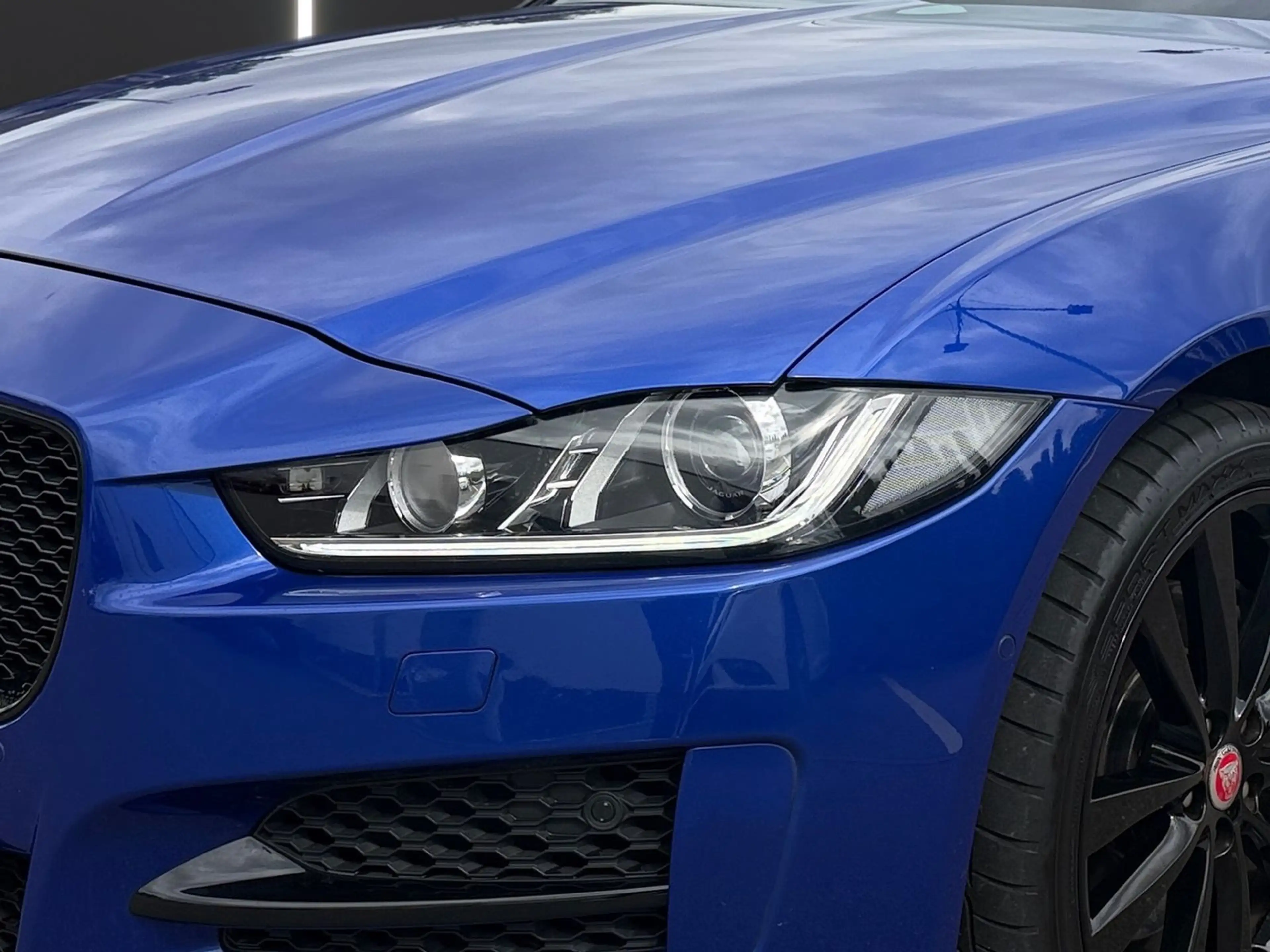 Jaguar XE 2.0 R-Sport AWD Leder Schiebedach Kamera DAB — photo 7