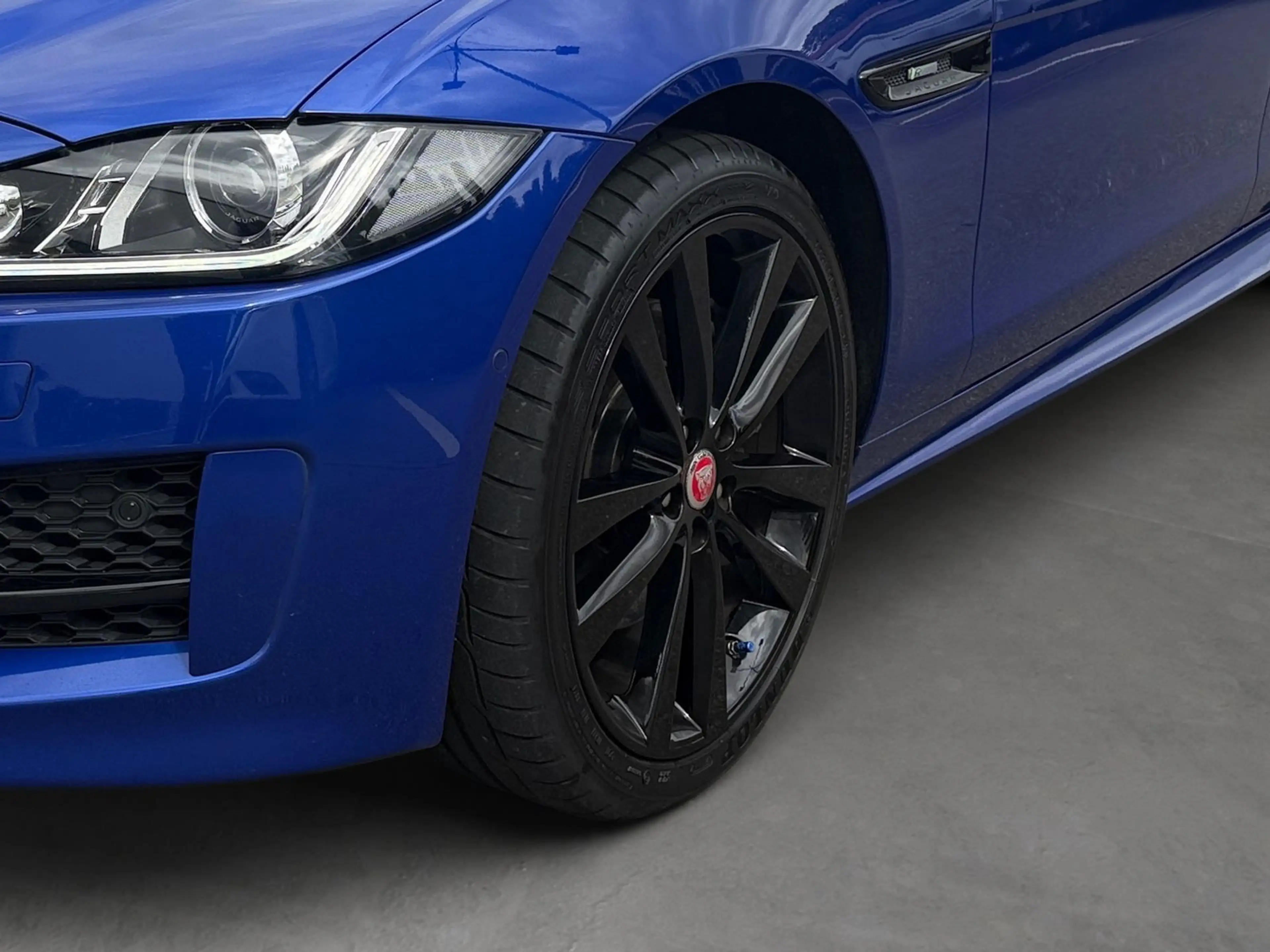 Jaguar XE 2.0 R-Sport AWD Leder Schiebedach Kamera DAB — photo 8