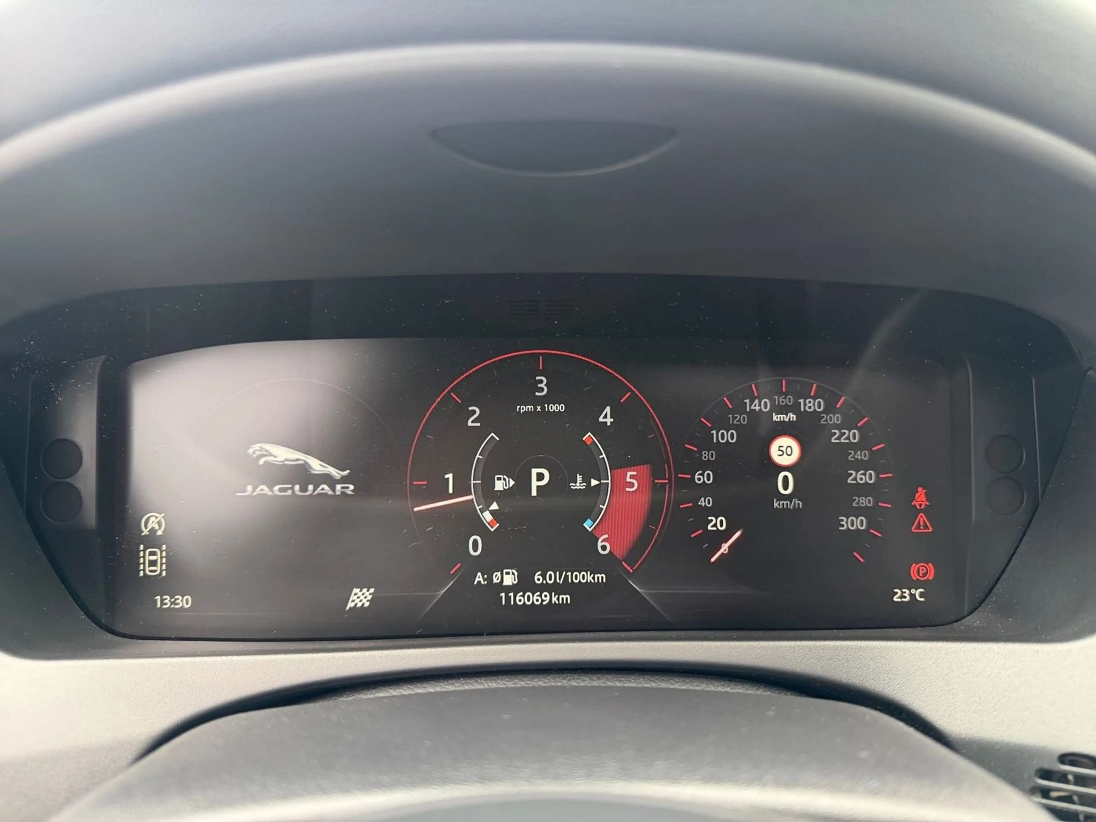 Jaguar XE 2.0 R-Sport AWD Leder Schiebedach Kamera DAB — photo 11